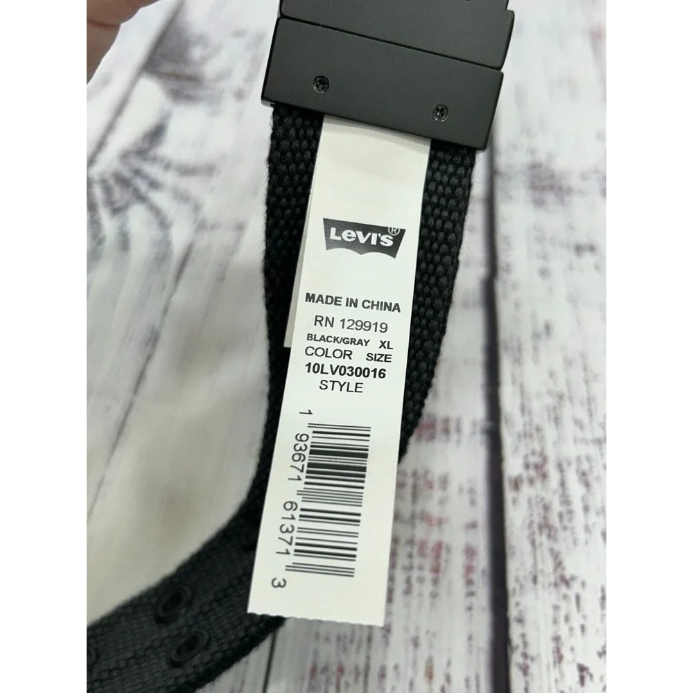 NWT Levi's Men's Black Reversible Canvas Matte Buckle Work Belt Size XL (42–44)‎